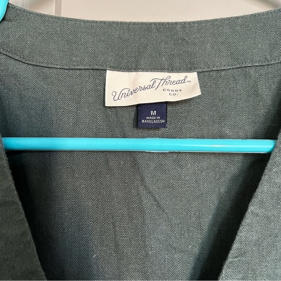 Universal Thread Medium Top Short Sleeve V-Neck Crop Blouse Olive Green Boxy - Picture 4 of 5